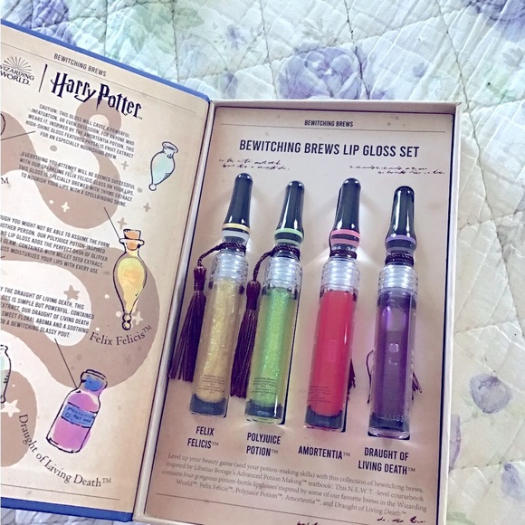 Harry Potter Bewitching Potions Collector Set 4 Lip Glosses SheGlam New In Box - Picture 3 of 3